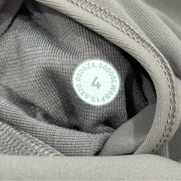 Lululemon Wunder Under Crop High-Rise Legging 23”
Roll Down Scallop Lunar Rock 4 - Picture 11 of 14